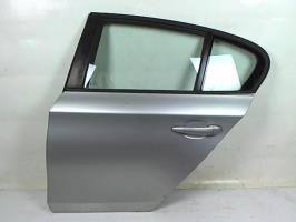 Puerta trasera izquierda