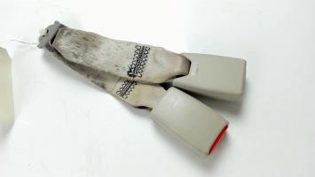 Attache ceinture arriere gauche