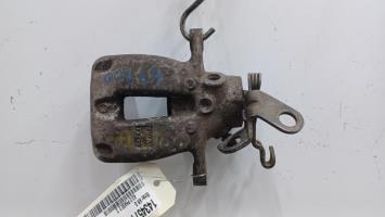 Estribo trasero izquierdo (freno)
