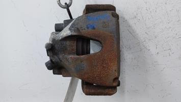 Estribo delantero derecho (freno)