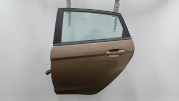 Puerta trasera izquierda
