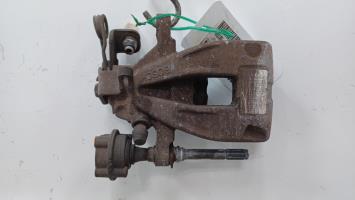 Estribo trasero izquierdo (freno)