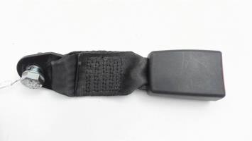 Attache ceinture arriere droit