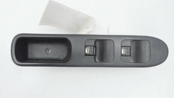 Interruttore lavacristalli anteriore sinistro