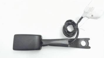 Attache ceinture avant gauche