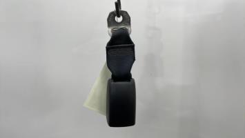 Attache ceinture arriere droit