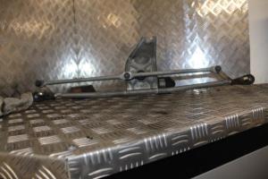 Moteur essuie glace avant