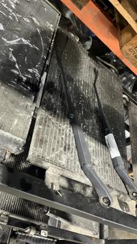 Bras essuie glace avant gauche