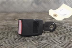 Attache ceinture arriere droit