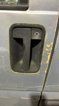 Poignee porte avant gauche