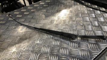 Bras essuie glace avant gauche
