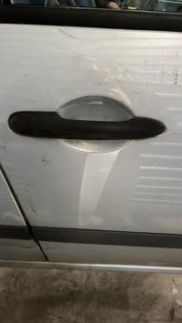 Poignee porte avant droit