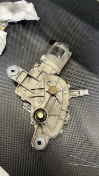 Moteur essuie glace avant gauche