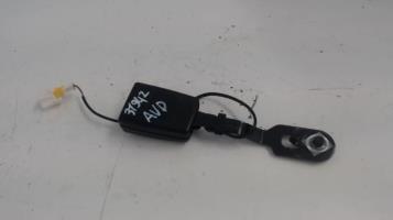 Attache ceinture avant droit