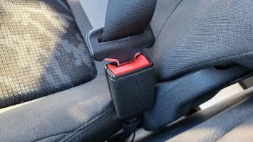 Attache ceinture avant droit