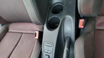 Attache ceinture avant droit