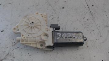 Moteur leve vitre avant gauche