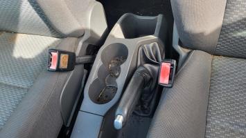 Attache ceinture avant gauche