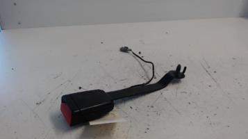 Attache ceinture avant droit
