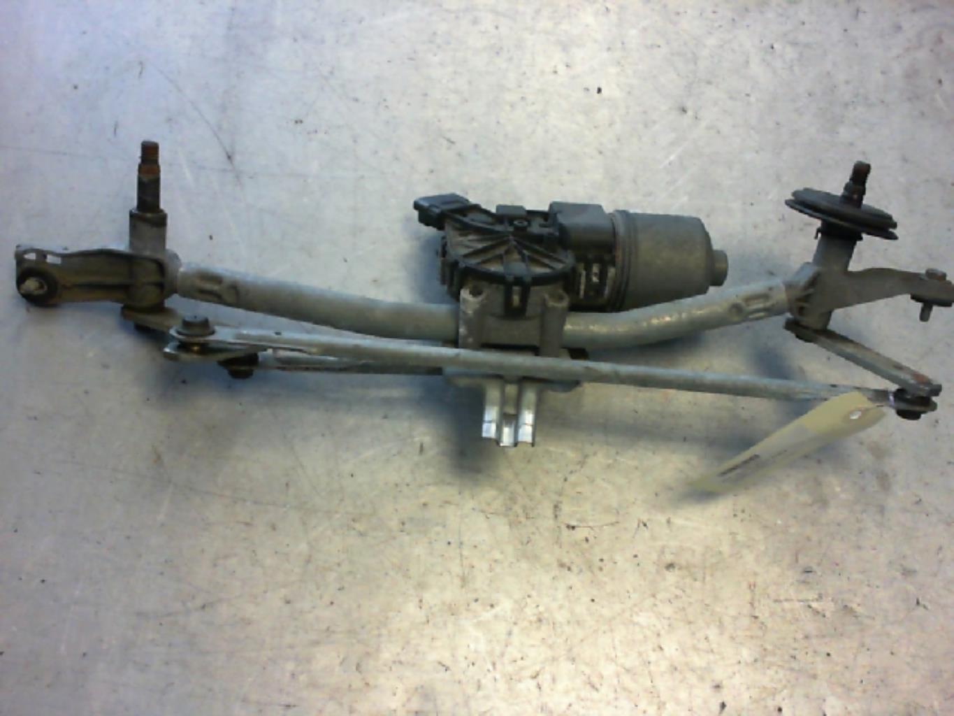 Moteur essuie glace avant