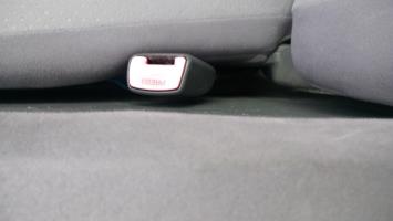 Attache ceinture avant droit