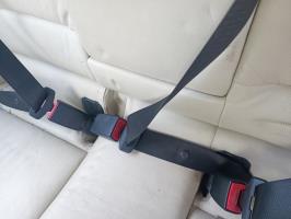 Attache ceinture arriere droit