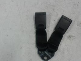 Attache ceinture arriere droit