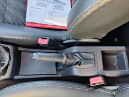 Attache ceinture avant gauche