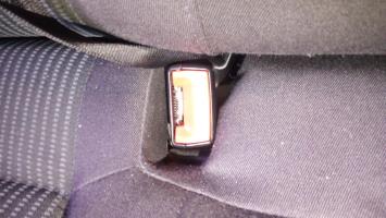 Attache ceinture arriere droit