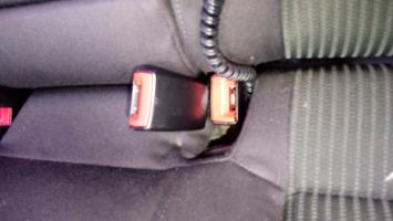 Attache ceinture arriere gauche