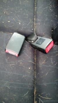 Attache ceinture arriere gauche