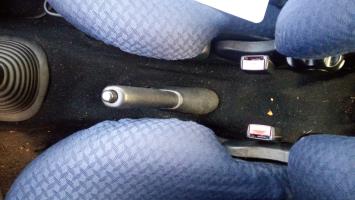 Attache ceinture avant gauche