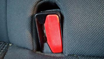Attache ceinture arriere droit