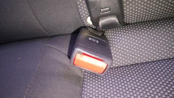 Attache ceinture arriere gauche