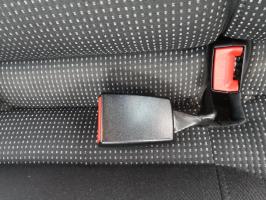 Attache ceinture arriere gauche