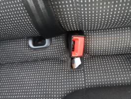 Attache ceinture arriere droit