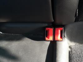 Attache ceinture arriere centrale