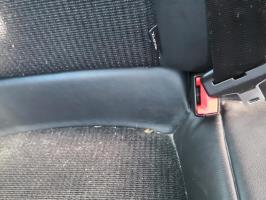 Attache ceinture arriere droit