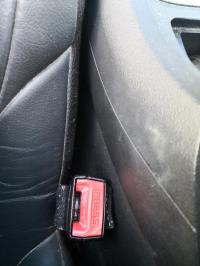 Attache ceinture avant gauche