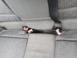 Attache ceinture arriere droit