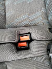 Attache ceinture arriere droit