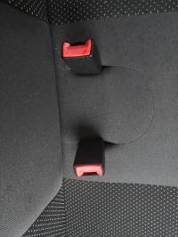 Attache ceinture arriere droit