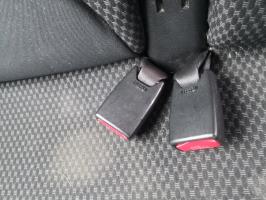 Attache ceinture arriere droit