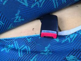 Attache ceinture arriere droit