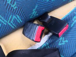 Attache ceinture arriere gauche