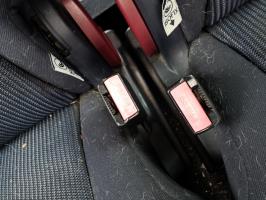 Attache ceinture arriere droit