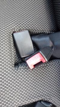 Attache ceinture arriere droit