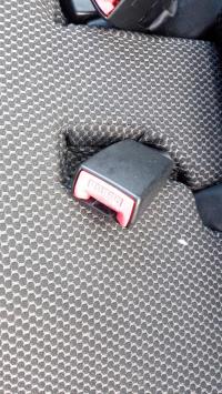 Attache ceinture arriere gauche