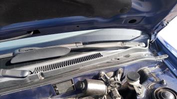 Motore tergicristallo anteriore