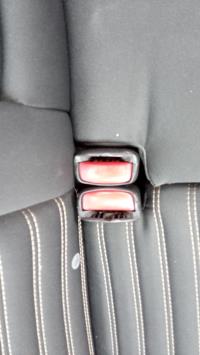 Attache ceinture arriere droit